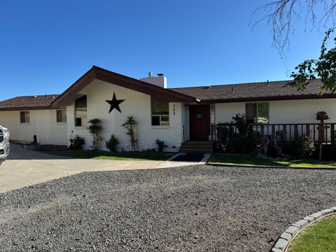 Photo of 12140 Clovis Drive, Klamath Falls, OR 97603 (MLS # 220222276)