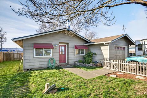 Photo of 8207 Division Road, White City, OR 97503 (MLS # 220217180)