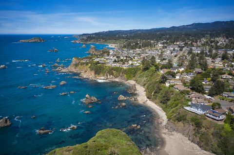 Tiny photo for 1101 Byrtus Place, Brookings, OR 97415 (MLS # 220219943)