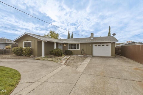 Photo of 2062 Bradbury Street, Medford, OR 97504 (MLS # 220230621)
