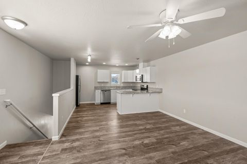 Tiny photo for 7837 Jacqueline Way, White City, OR 97503 (MLS # 220217359)