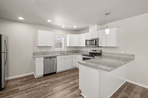 Tiny photo for 7837 Jacqueline Way, White City, OR 97503 (MLS # 220217359)