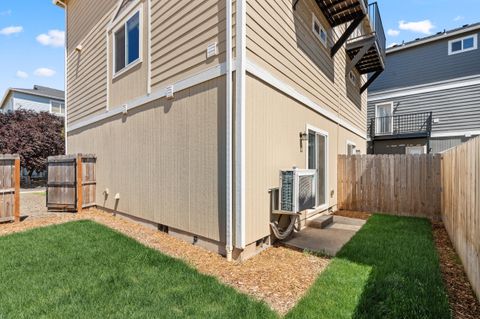 Tiny photo for 7837 Jacqueline Way, White City, OR 97503 (MLS # 220217359)