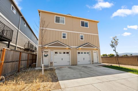 Tiny photo for 7837 Jacqueline Way, White City, OR 97503 (MLS # 220217359)