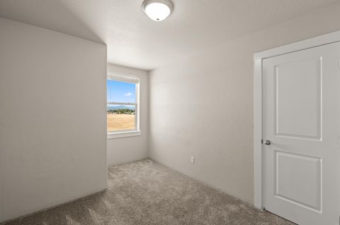 Tiny photo for 7837 Jacqueline Way, White City, OR 97503 (MLS # 220217359)