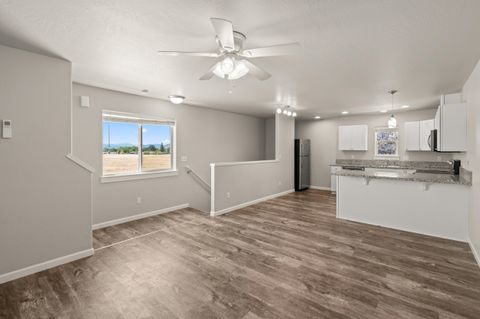 Tiny photo for 7837 Jacqueline Way, White City, OR 97503 (MLS # 220217359)