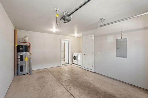 Tiny photo for 7837 Jacqueline Way, White City, OR 97503 (MLS # 220217359)