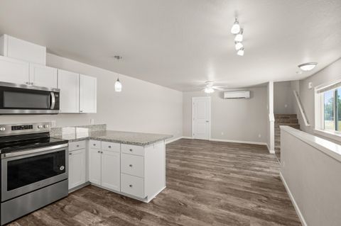 Tiny photo for 7837 Jacqueline Way, White City, OR 97503 (MLS # 220217359)