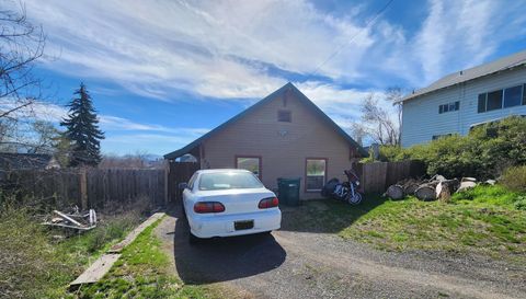 Tiny photo for 824 Grant Street, Klamath Falls, OR 97601 (MLS # 220217533)