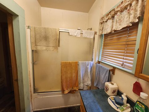 Tiny photo for 824 Grant Street, Klamath Falls, OR 97601 (MLS # 220217533)