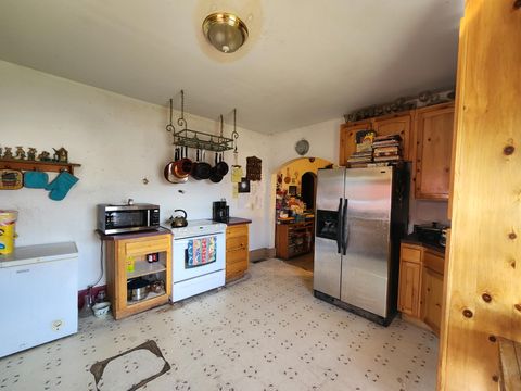 Tiny photo for 824 Grant Street, Klamath Falls, OR 97601 (MLS # 220217533)
