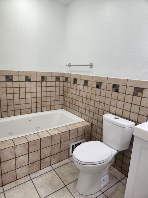 Tiny photo for 402 Emerald Circle, Medford, OR 97501 (MLS # 220213238)