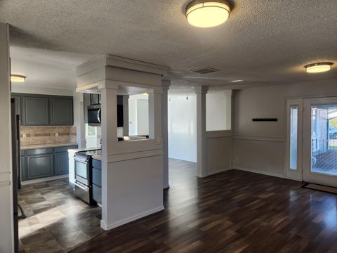 Tiny photo for 402 Emerald Circle, Medford, OR 97501 (MLS # 220213238)