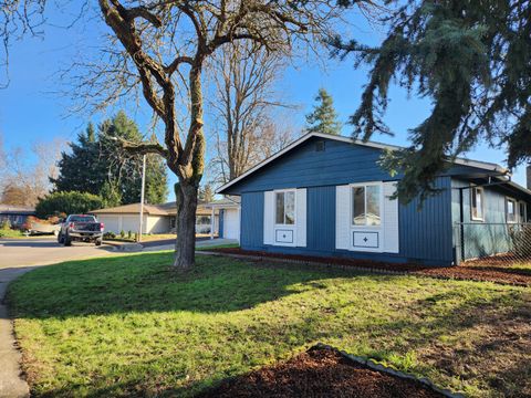 Tiny photo for 402 Emerald Circle, Medford, OR 97501 (MLS # 220213238)