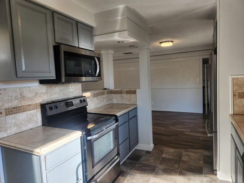 Tiny photo for 402 Emerald Circle, Medford, OR 97501 (MLS # 220213238)