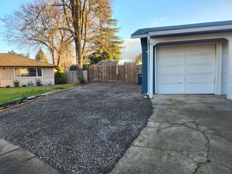 Tiny photo for 402 Emerald Circle, Medford, OR 97501 (MLS # 220213238)