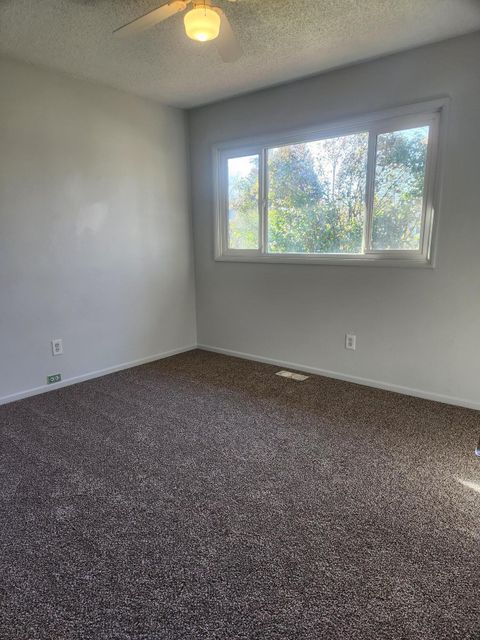 Tiny photo for 402 Emerald Circle, Medford, OR 97501 (MLS # 220213238)
