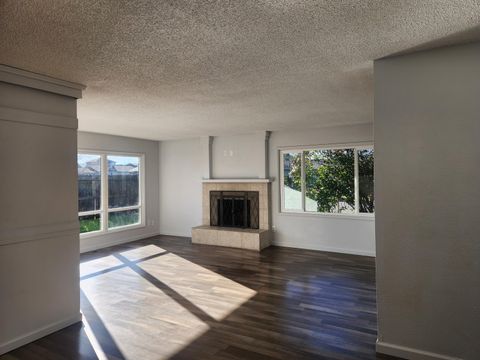 Tiny photo for 402 Emerald Circle, Medford, OR 97501 (MLS # 220213238)