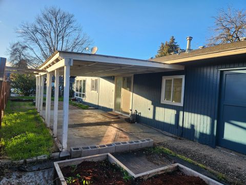 Tiny photo for 402 Emerald Circle, Medford, OR 97501 (MLS # 220213238)