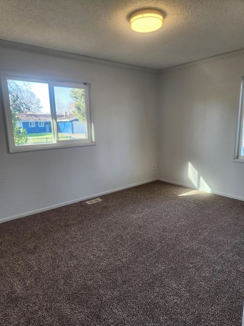 Tiny photo for 402 Emerald Circle, Medford, OR 97501 (MLS # 220213238)