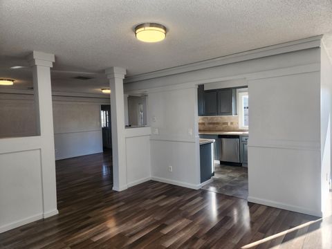 Tiny photo for 402 Emerald Circle, Medford, OR 97501 (MLS # 220213238)