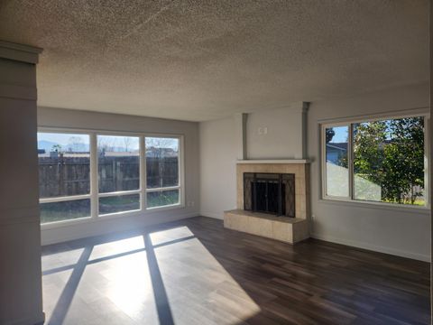 Tiny photo for 402 Emerald Circle, Medford, OR 97501 (MLS # 220213238)