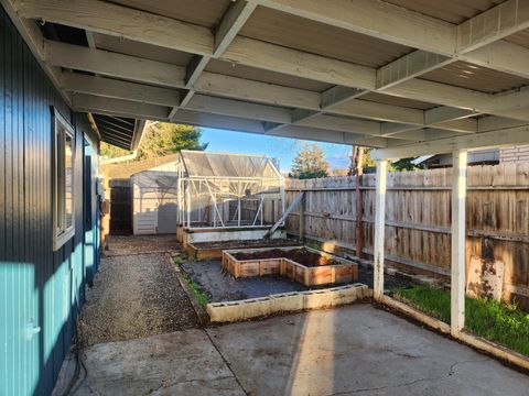 Tiny photo for 402 Emerald Circle, Medford, OR 97501 (MLS # 220213238)