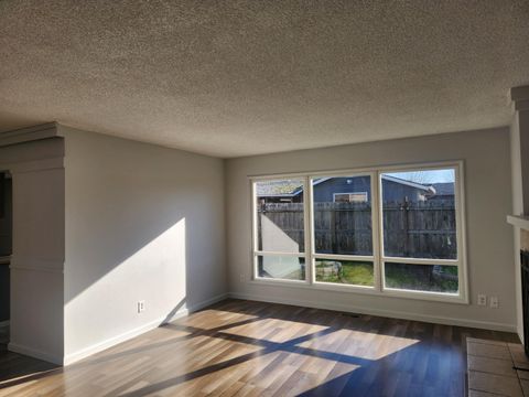 Tiny photo for 402 Emerald Circle, Medford, OR 97501 (MLS # 220213238)