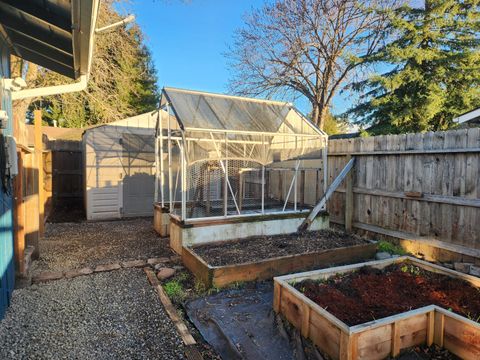 Tiny photo for 402 Emerald Circle, Medford, OR 97501 (MLS # 220213238)