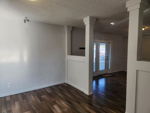 Tiny photo for 402 Emerald Circle, Medford, OR 97501 (MLS # 220213238)