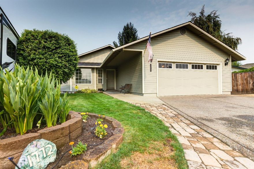 Cul de sac! Beautiful home on a spacious lot, plenty of room for entertaining, gardening, kids and pets with an expansive deck. Interior features include granite counters in kitchen and much more to enjoy. Great floor plan. Move in ready and a must see.