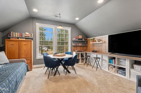 Tiny photo for 17169 Kingsburg Road, Bend, OR 97707 (MLS # 220224282)