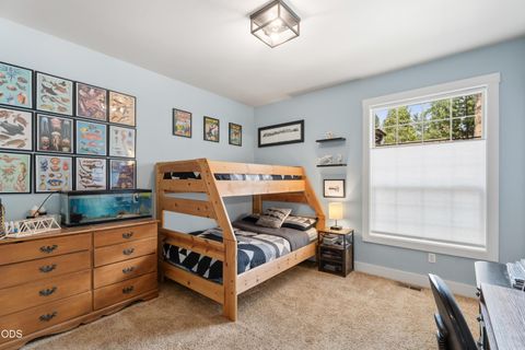 Tiny photo for 17169 Kingsburg Road, Bend, OR 97707 (MLS # 220224282)