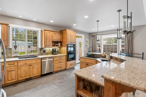 Tiny photo for 17169 Kingsburg Road, Bend, OR 97707 (MLS # 220224282)
