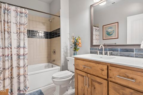 Tiny photo for 17169 Kingsburg Road, Bend, OR 97707 (MLS # 220224282)