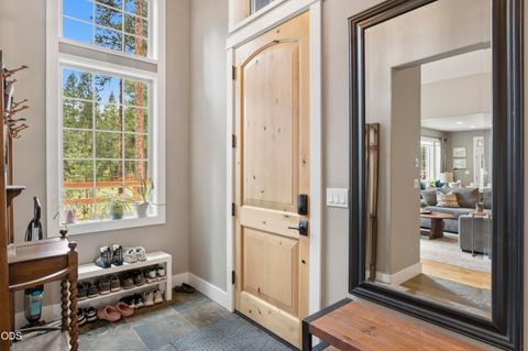 Tiny photo for 17169 Kingsburg Road, Bend, OR 97707 (MLS # 220224282)