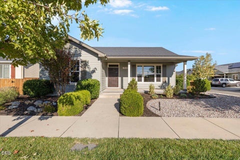 Photo of 510 Stone Pointe Drive, Central Point, OR 97502 (MLS # 220228723)