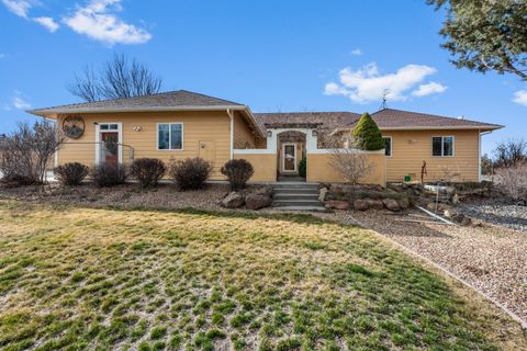 Tiny photo for 14300 SW Chickadee Road, Terrebonne, OR 97760 (MLS # 220216685)