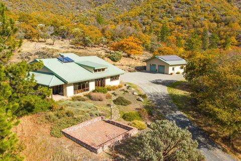 Photo of 17252 N Applegate Road, Grants Pass, OR 97527 (MLS # 220211691)