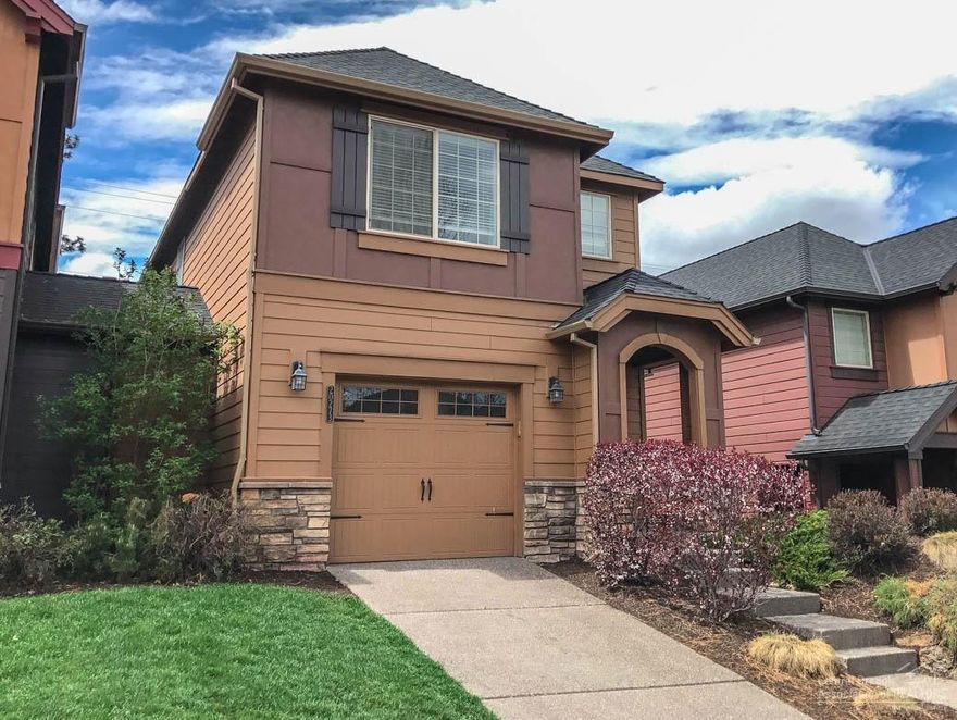 Great NW Bend location. You'll love this quality built Pahlisch town home. This cute 3 bed, 2.5 bath home comes with hardwood floors in the kitchen and tiled counters. The home features a gas fireplace, spacious bedrooms, stainless appliances, Central A/C and a 1 car garage. Located at the corner of O.B. Riley & Empire, close to parks & shopping. HOA takes care of front yard maintenance. Call you favorite realtor today to schedule your private showing.