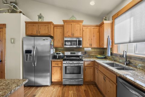 Tiny photo for 220 NW 28th Street, Redmond, OR 97756 (MLS # 220219661)