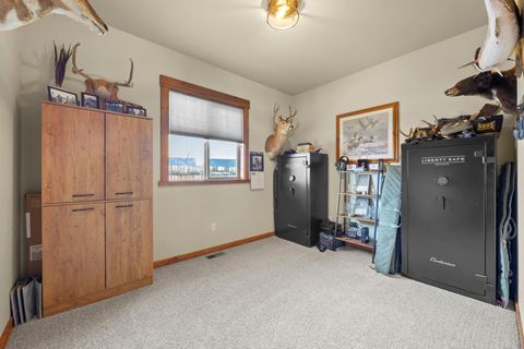 Tiny photo for 220 NW 28th Street, Redmond, OR 97756 (MLS # 220219661)