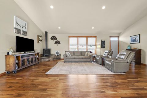 Tiny photo for 220 NW 28th Street, Redmond, OR 97756 (MLS # 220219661)