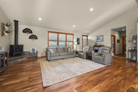 Tiny photo for 220 NW 28th Street, Redmond, OR 97756 (MLS # 220219661)