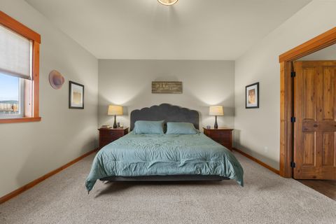 Tiny photo for 220 NW 28th Street, Redmond, OR 97756 (MLS # 220219661)