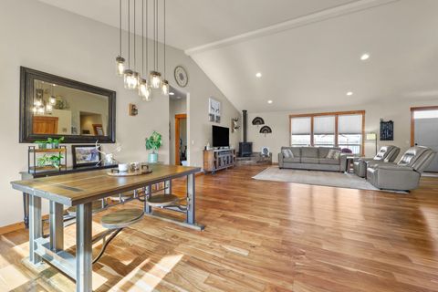 Tiny photo for 220 NW 28th Street, Redmond, OR 97756 (MLS # 220219661)