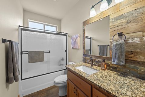 Tiny photo for 220 NW 28th Street, Redmond, OR 97756 (MLS # 220219661)