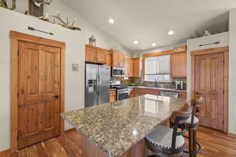 Tiny photo for 220 NW 28th Street, Redmond, OR 97756 (MLS # 220219661)