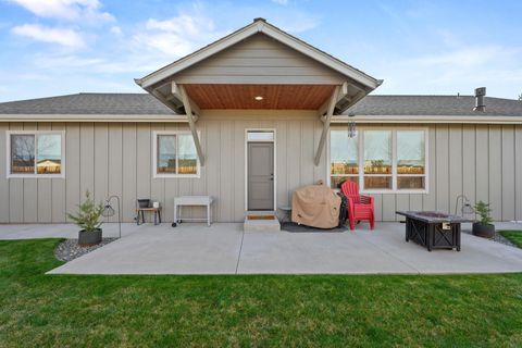 Tiny photo for 220 NW 28th Street, Redmond, OR 97756 (MLS # 220219661)
