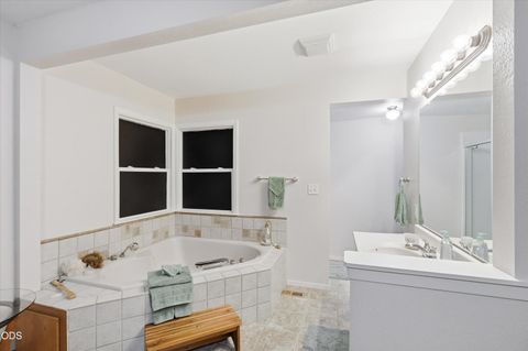 Tiny photo for 1317 NW Prospect Avenue, Grants Pass, OR 97526 (MLS # 220223169)